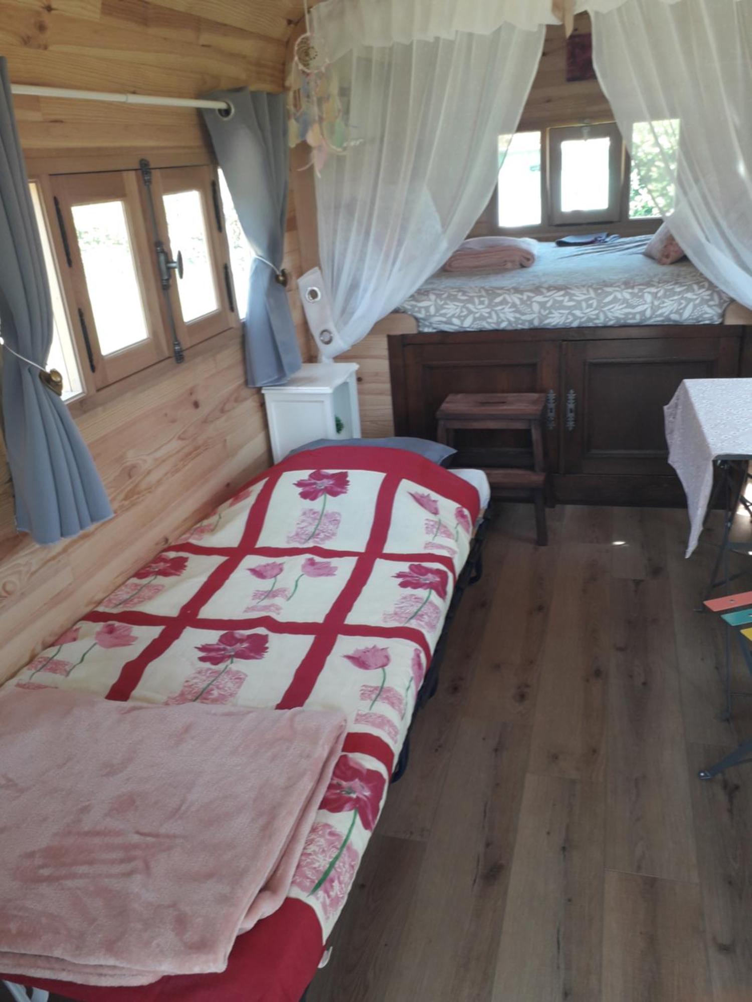Bed and Breakfast La Roulotte Des Trois Arbres Орадур-сюр-Глан Экстерьер фото
