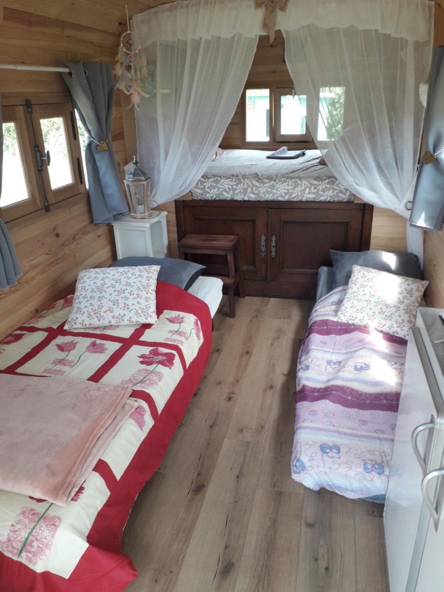 Bed and Breakfast La Roulotte Des Trois Arbres Орадур-сюр-Глан Экстерьер фото